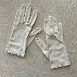 Vintage White Eyelet Gloves